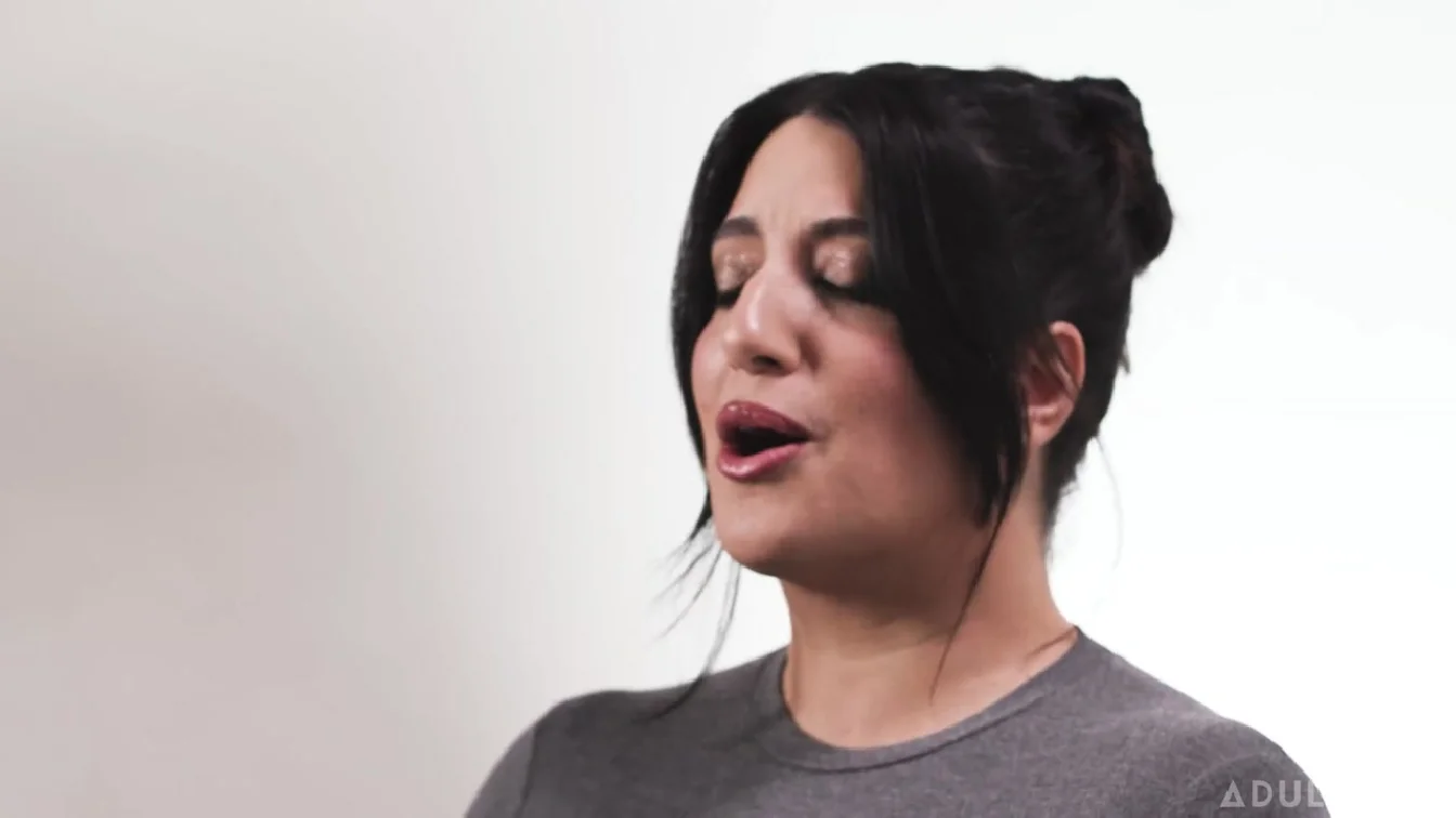 Preview of HowWomenOrgasm Sarah Arabic XXX